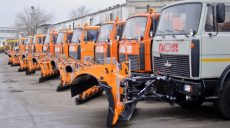 Дороги Харькова расчищают больше 80 машин