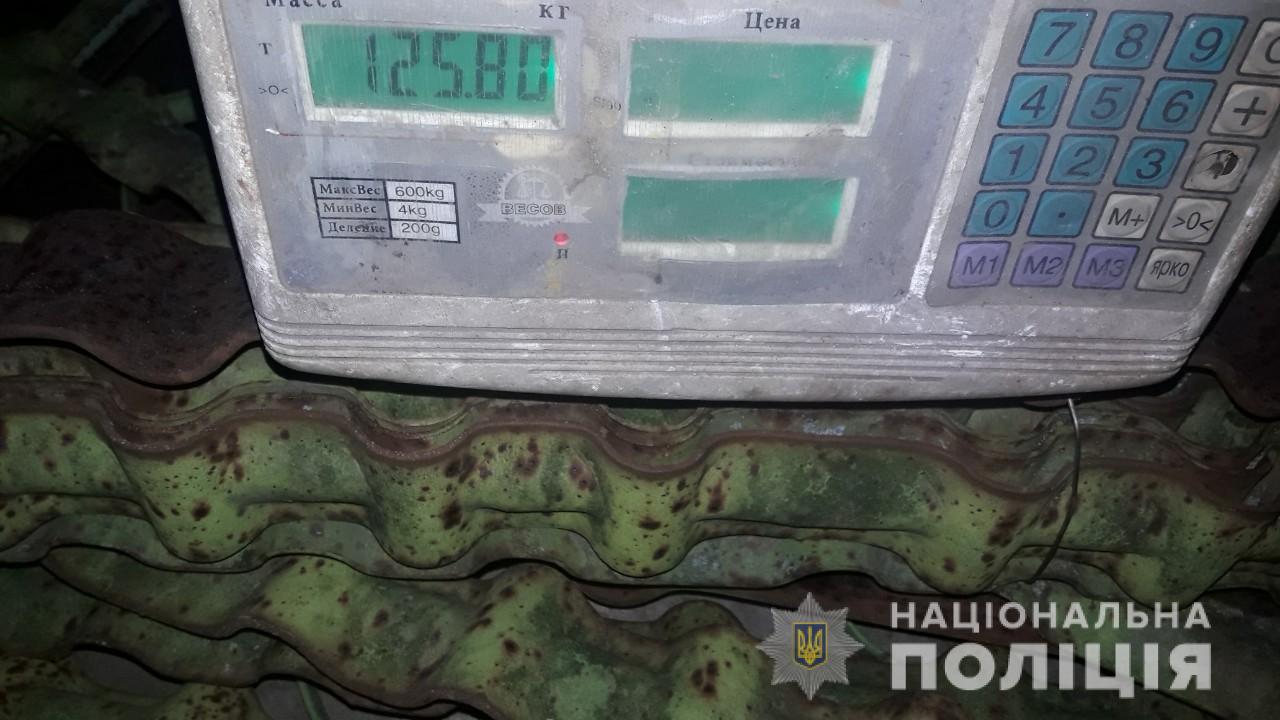 В Дергачах двое мужчин украли забор у пенсионера