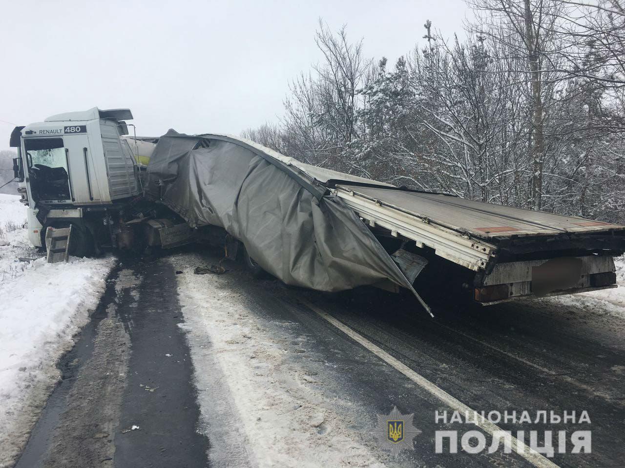 Смертельное ДТП на Харьковщине: два грузовика не поделили дорогу (фото)