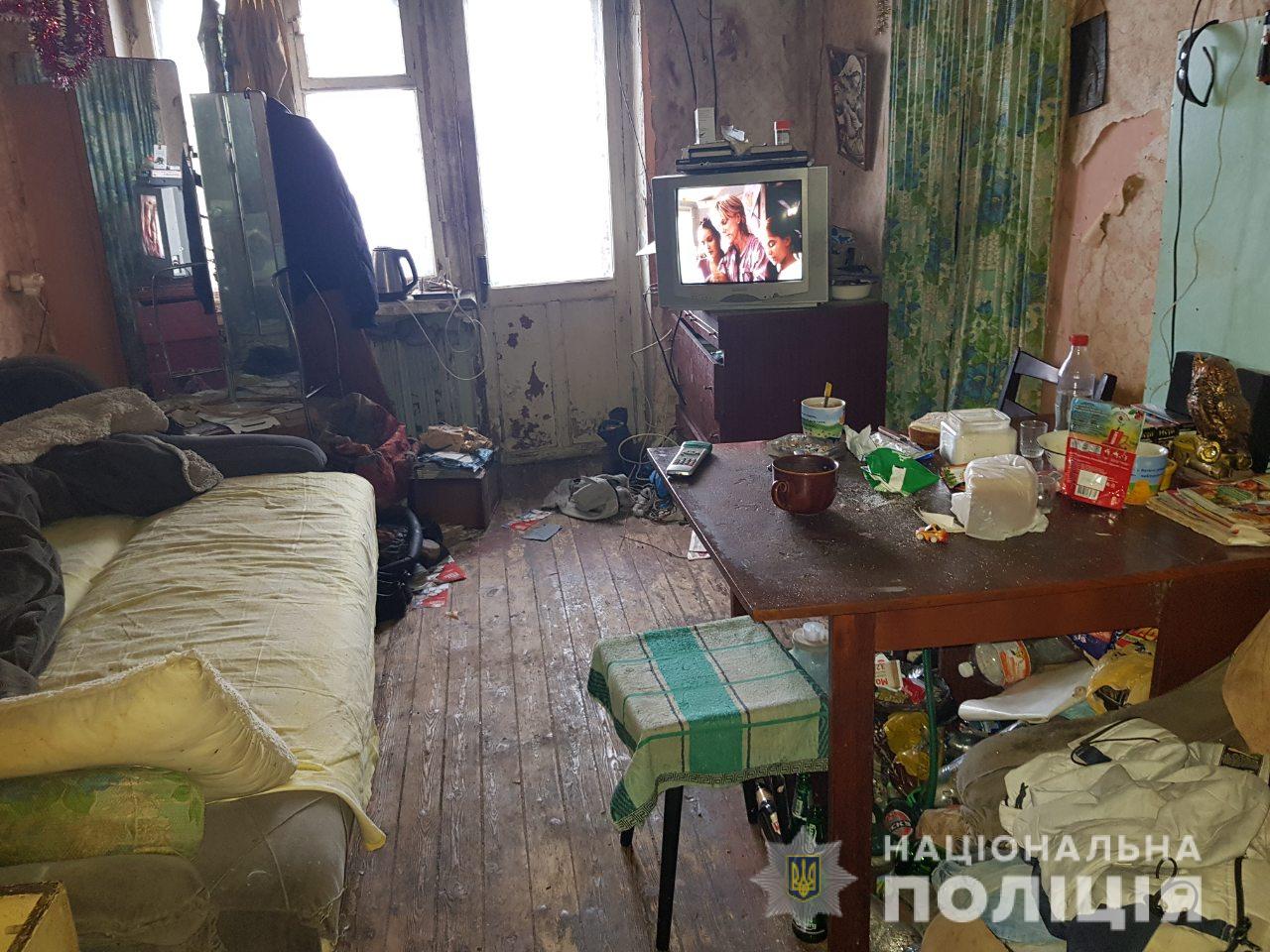 Мать, которая чуть не сожгла квартиру с ребенком, хотят лишить родительских прав (фото)