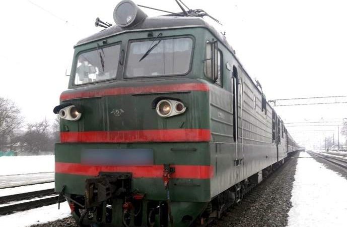 Неизвестный мужчина погиб под поездом на Харьковщине
