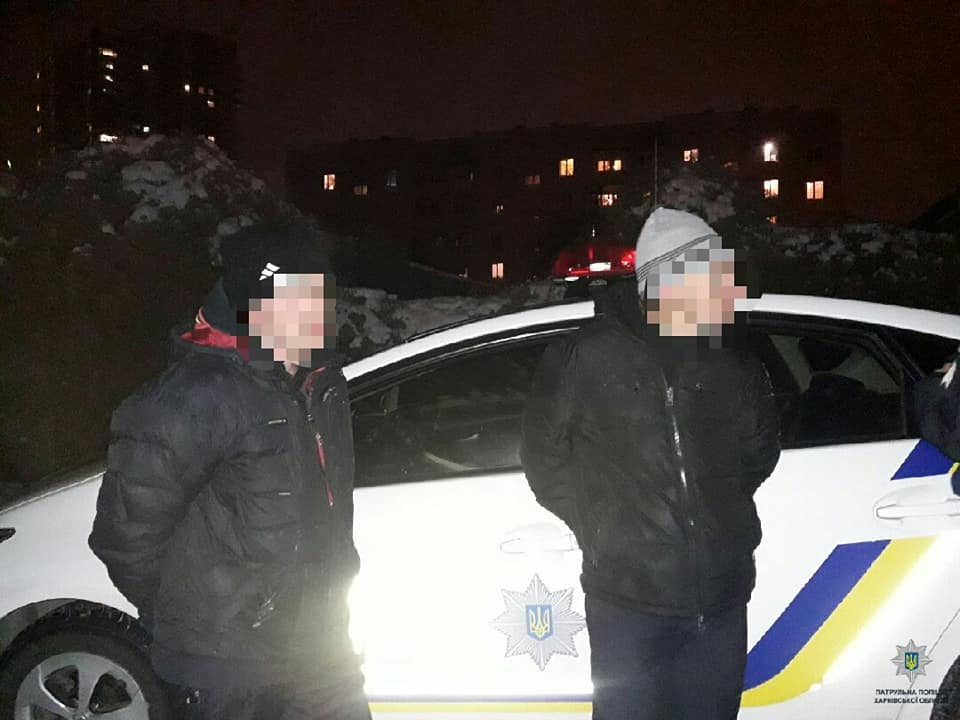 Патрульные задержали предполагаемых воров аккумуляторов