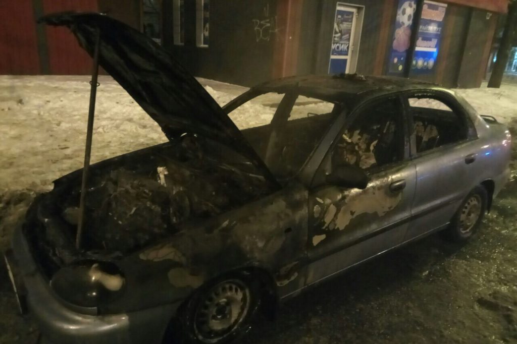 У водителя автомобиля, который сгорел на Юбилейном, обожжены руки