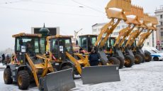 В Харькове дороги и дворы расчищают от снега