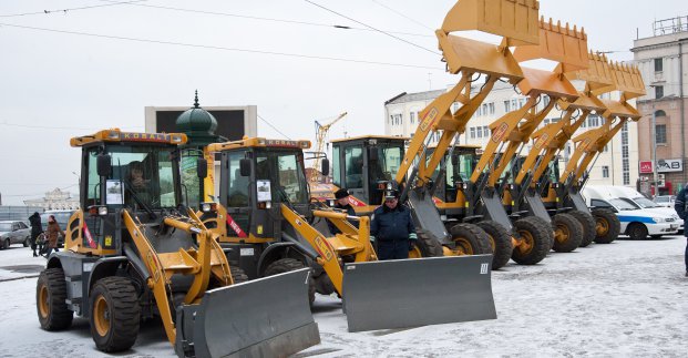 В Харькове дороги и дворы расчищают от снега