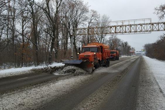 Автодороги Харьковщины очищены от снега (фото)