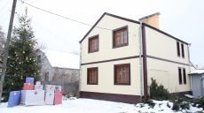 Многодетной семье на Харьковщине вручили ключи от нового дома (фото)