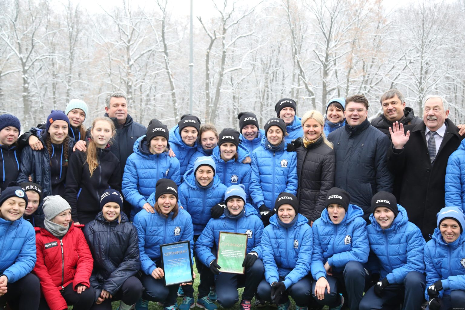 В областном высшем училище физкультуры и спорта открыли футбольное поле (фото)