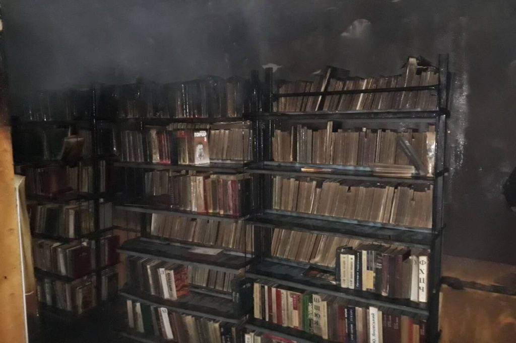 На Харьковщине горела библиотека