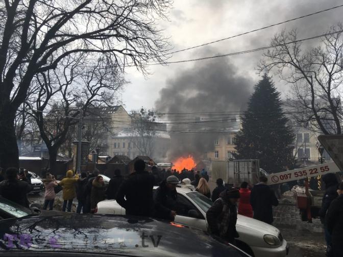 На рождественской ярмарке во Львове произошел взрыв, есть пострадавшие (фото, видео)
