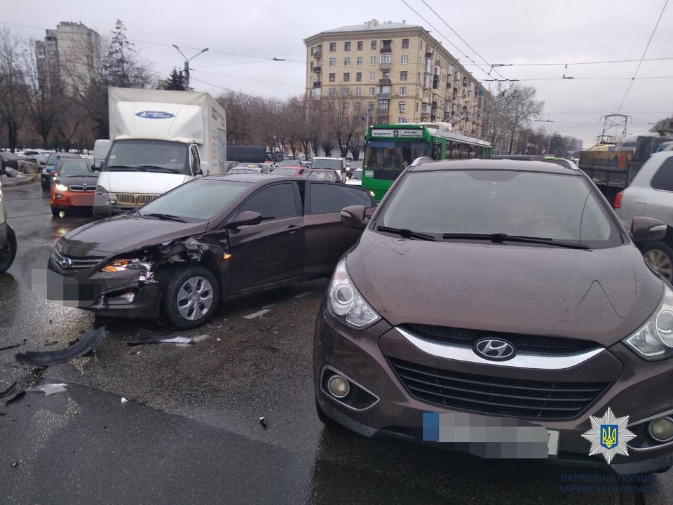 На Московском Hyundai Accent столкнулся с Hyundai AX-35
