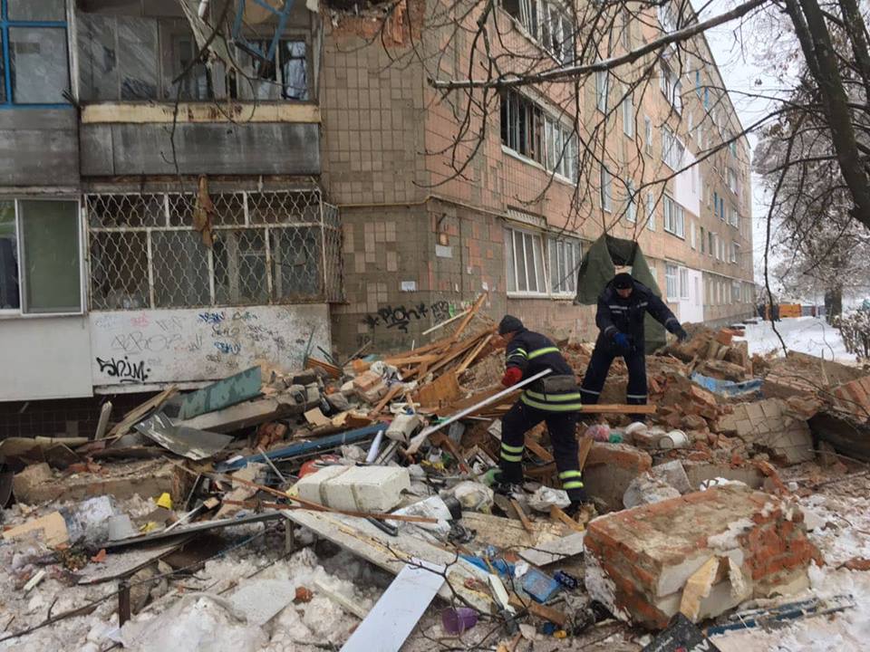 Спасатели ищут пострадавших в завалах дома, который взорвался на Киевщине