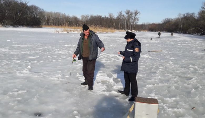 На водоемах Украины — нестойкий ледяной покров