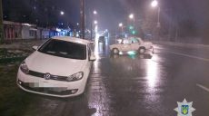 На Леси Сердюка ВАЗ столкнулся с припаркованным Volkswagen Golf