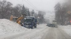 Спасатели на Харьковщине освободили из снежного заноса маленького ребенка