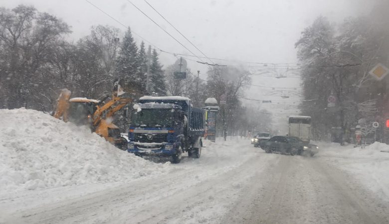 Спасатели на Харьковщине освободили из снежного заноса маленького ребенка