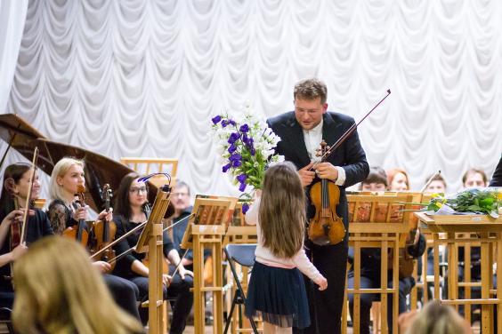 Всемирно известные музыканты выступят в музшколе, которую окончили пианисты Владимир Крайнев и Даниил Крамер
