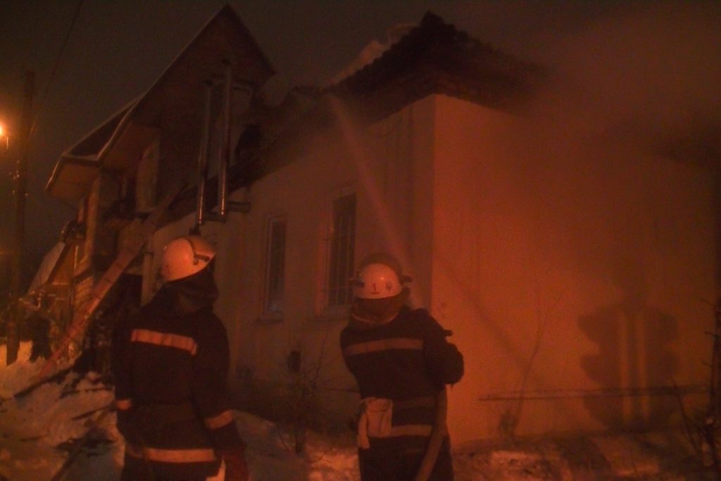 В Харькове сгорел частный дом (фото)
