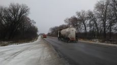 На дорогах Харьковской области  работало 93 единицы спецтехники (фото)