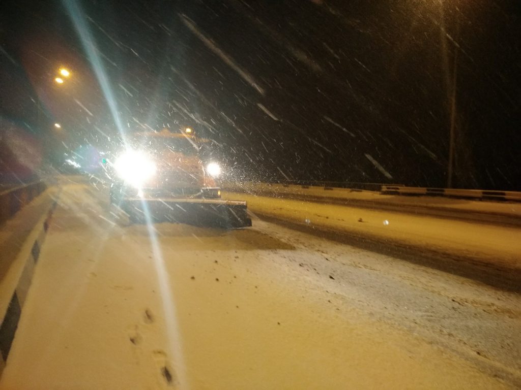 Снегопад на Харьковщине: в области работало 138 снегоуборочных машин