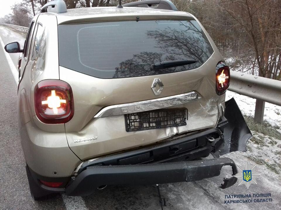 На Окружной столкнулись Volkswagen Transporter и Renault Duster (фото)