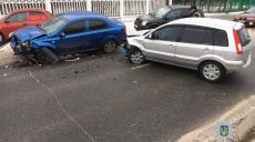 На Краснодарской столкнулись Ford и Chevrolet