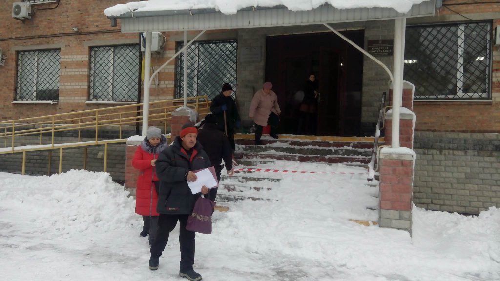 На Харьковщине сообщили о заминировании суда (фоторепортаж)