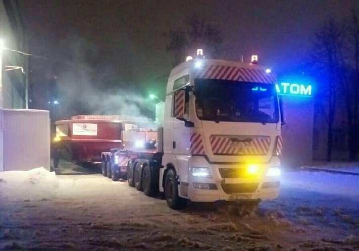 Харьковская полиция обеспечила сопровождение массивного нeгабаритного груза (фото)