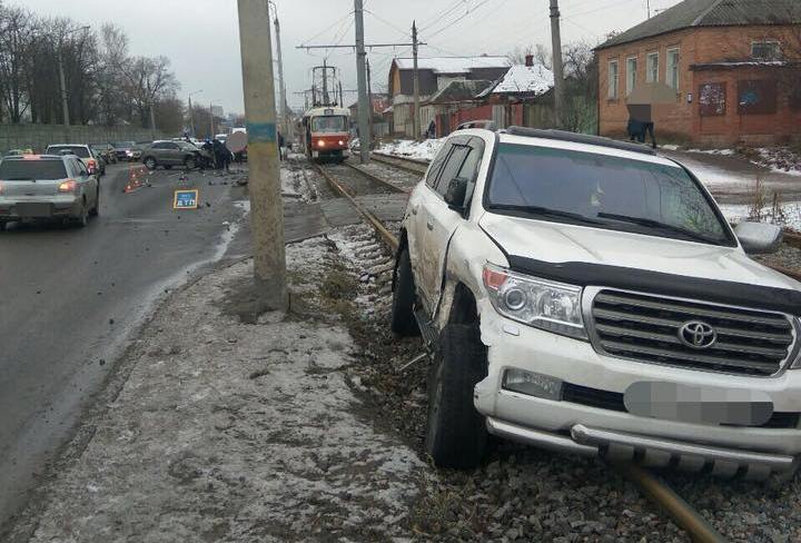 На ул. Шевченко столкнулись Audi и Toyota Land Cruiser