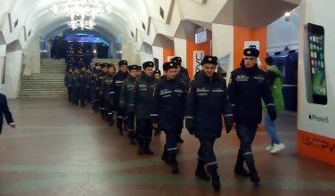 Повітряна тривога у харківській підземці (відео)