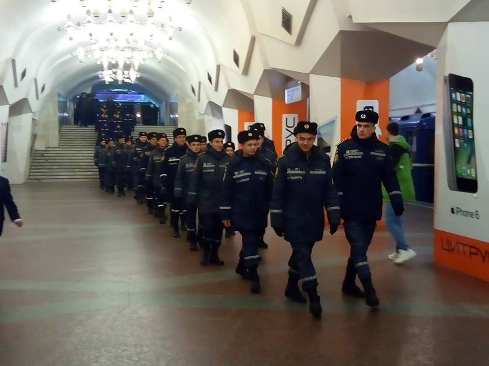 Повітряна тривога у харківській підземці (відео)