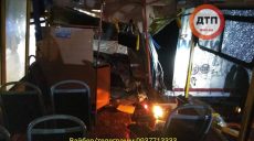 Под Киевом маршрутка въехала в грузовик (фото)