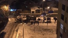В Харькове полицейские пытаются задержать преступника (фото)