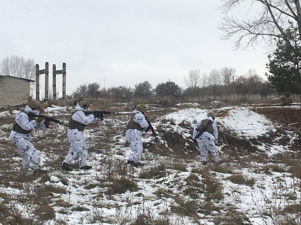 На Харьковщине проходят сборы бойцов территориальной обороны (фото)