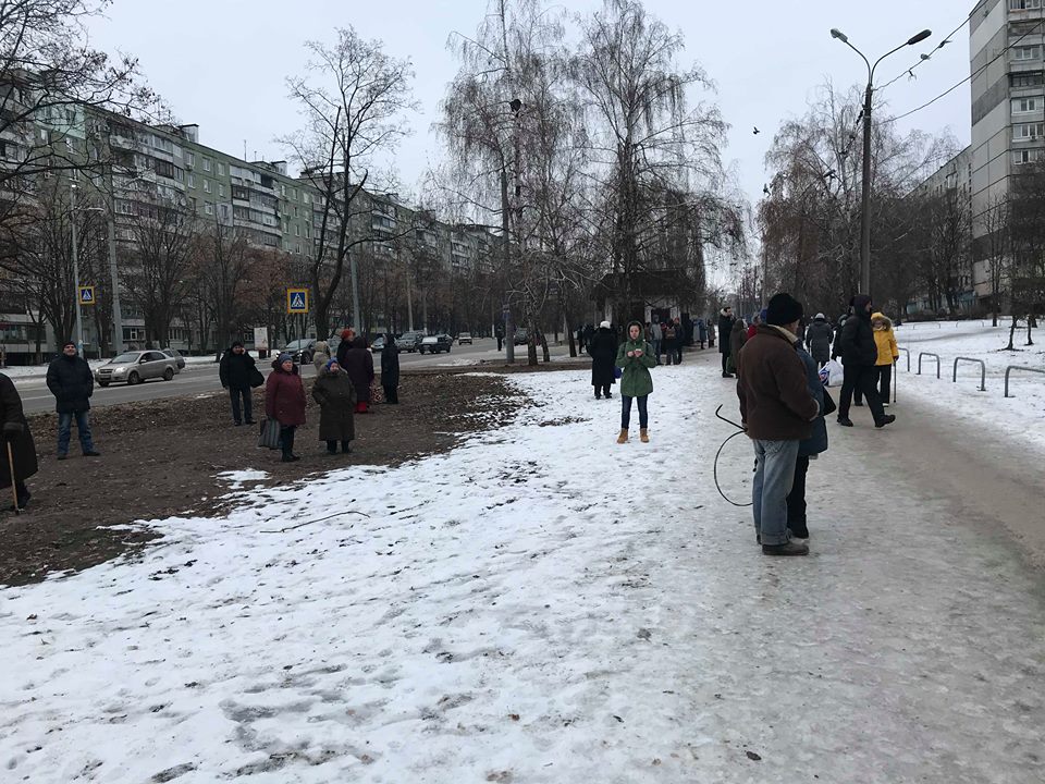 На Салтовке из квартир эвакуировали около 200 человек (фото, обновлено)