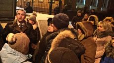 Конфликт в харьковской школе: больше 20 сотрудников написали заявления об увольнении (фото, видео)