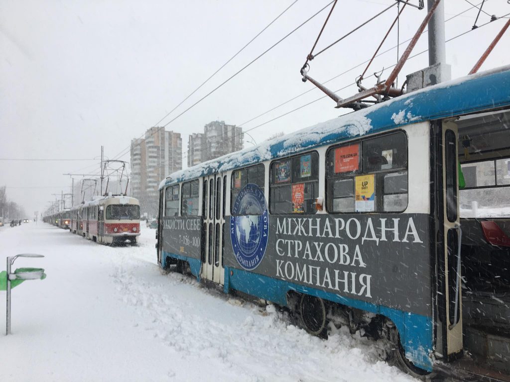 На Алексеевке остановилось движение трамваев (фото)