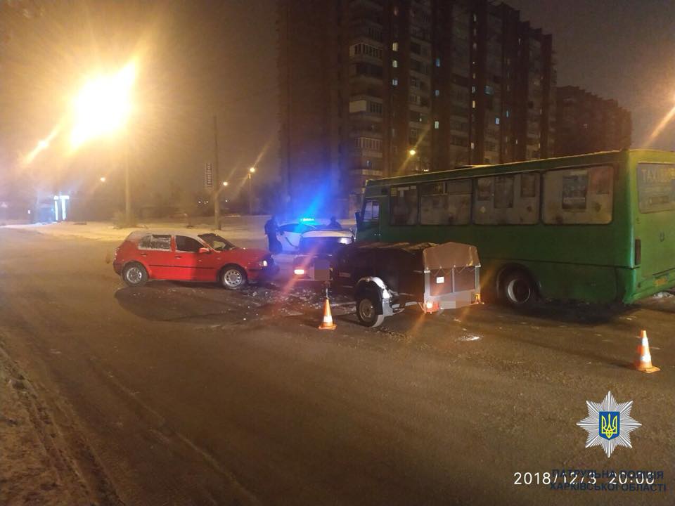 На ул. Достоевского столкнулись автомобили. Есть пострадавшие (фото)