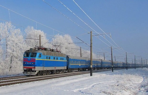 Ночью в поле: на Тернопольщине пассажиры поезда оказались в ловушке