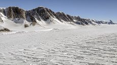 Один из крупнейших ледников в мире начал таять