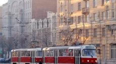 На Салтовке пассажиры толкали трамвай