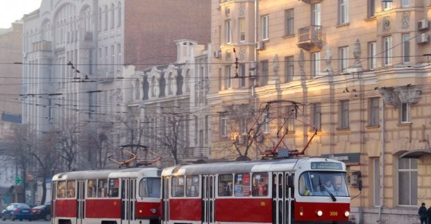 На Салтовке пассажиры толкали трамвай