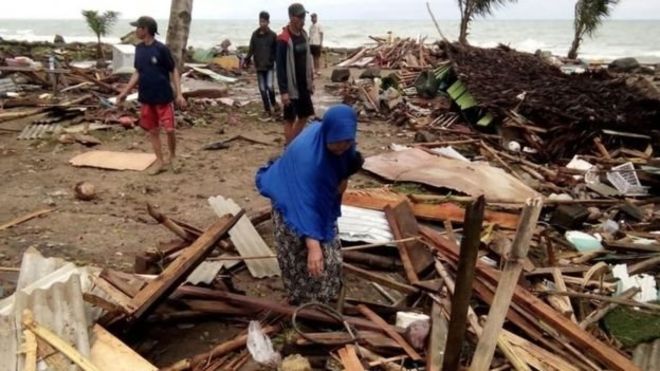 Цунами привело к многочисленным жертвам в Индонезии (фото, видео)
