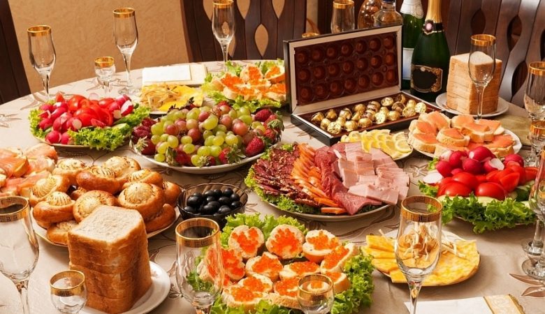 Большинство украинцев готовы потратить на новогодние и рождественские праздники от 600 до 1700 гривен