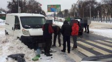 На Клочковской столкнулись Renault и Fiat