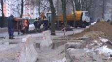 Трагедія у Харкові: будівельника засипало землею (відео)