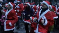 У Харкові відбувся благодійний забіг Санта-Клаусів (відео)