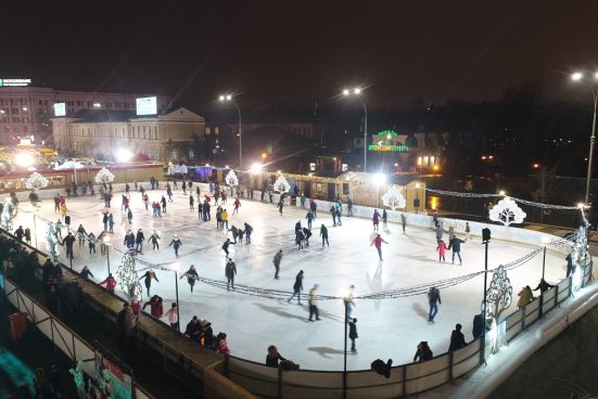 Сегодня на площади Свободы откроется каток