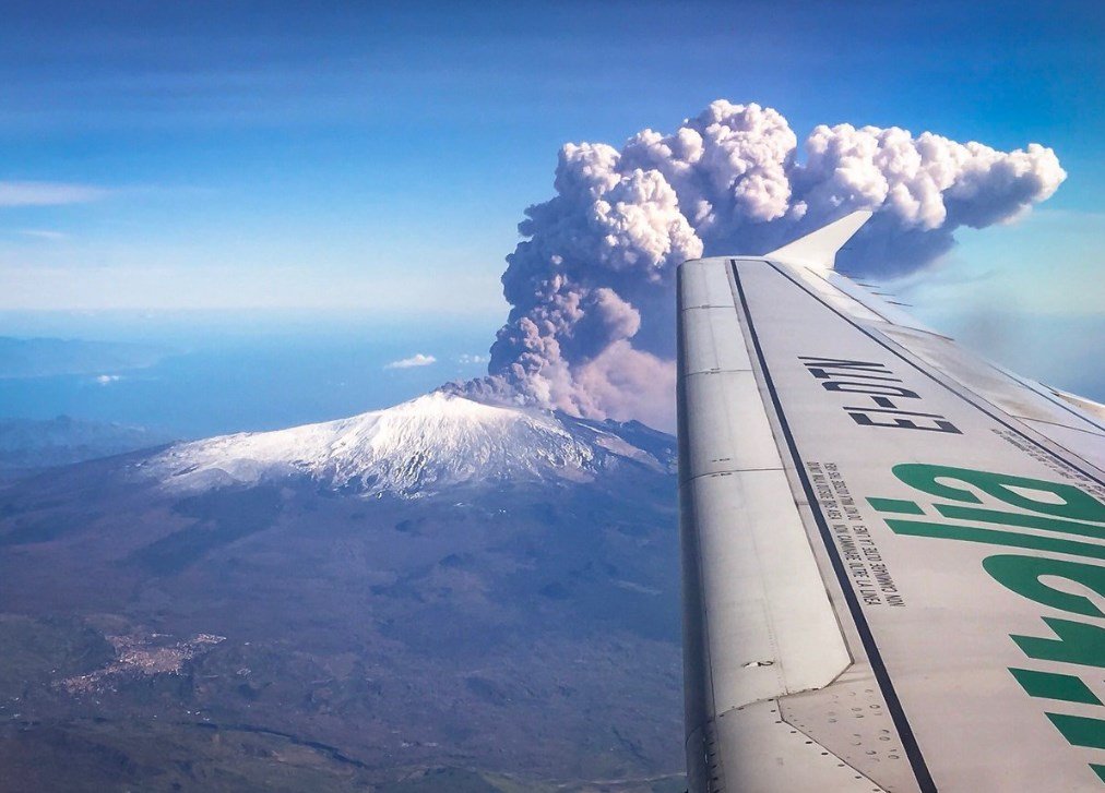 Извержение мощного вулкана в Италии (фото, видео)