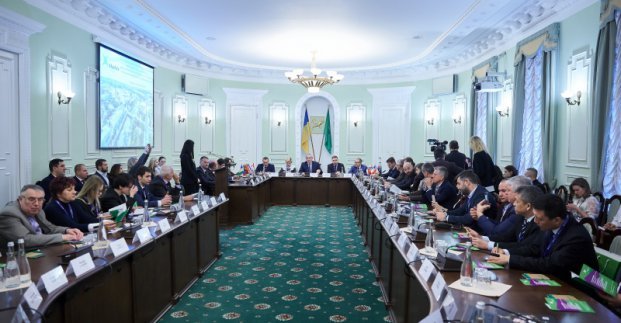 Сотрудничество власти и дипломатических представительств обсудили в Харькове